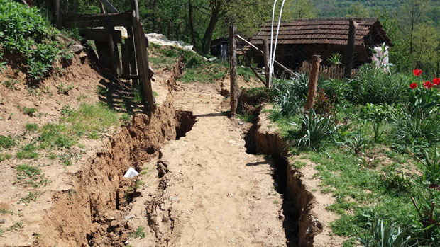 Пуцање земље оштетило дом трочлане породице Горчић